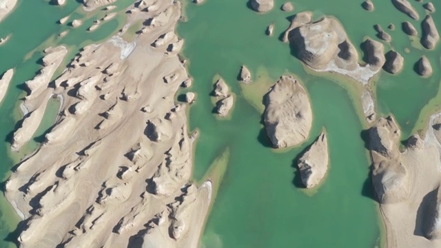 水上雅丹航拍无人区视频素材