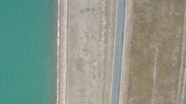 青海湖跟拍车航拍旅行视频素材