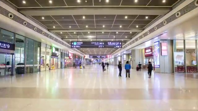 火车站乘客通道人流 大范围延时摄影视频素材