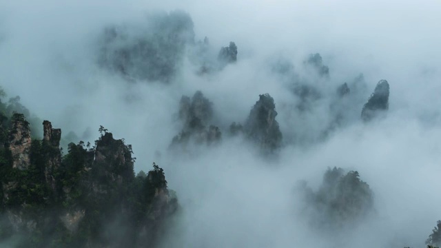 雨后的张家界，云雾缭绕视频素材