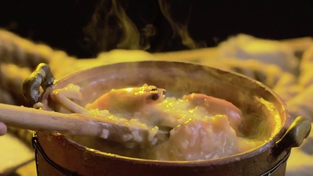搅拌海鲜粥视频素材