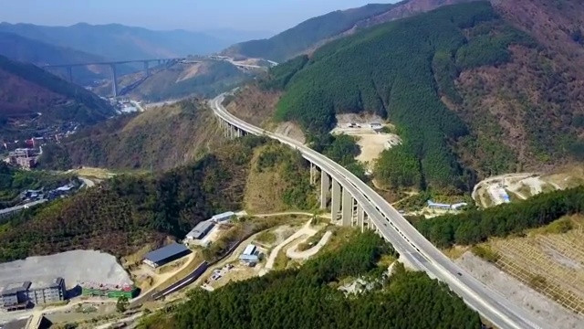 贵州山区高速公路视频素材