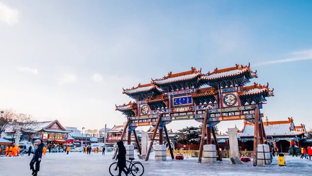 中国内蒙古呼和浩特大召寺牌坊雪景延时摄影视频素材
