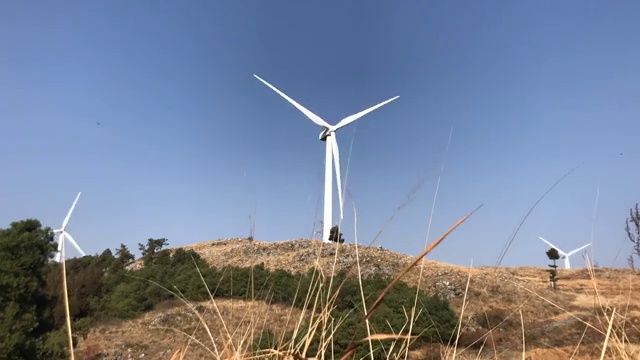 朗目山大风车视频素材