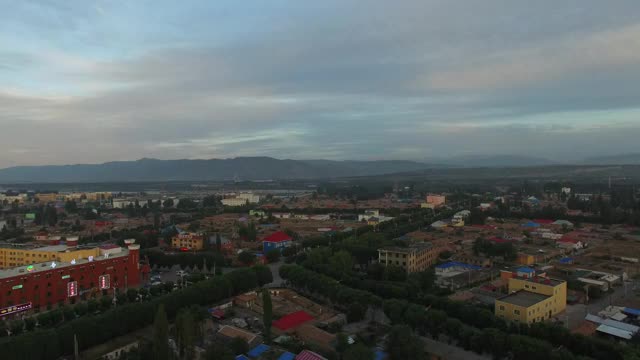 新疆伊犁特克斯八卦城日落时分航拍视频素材