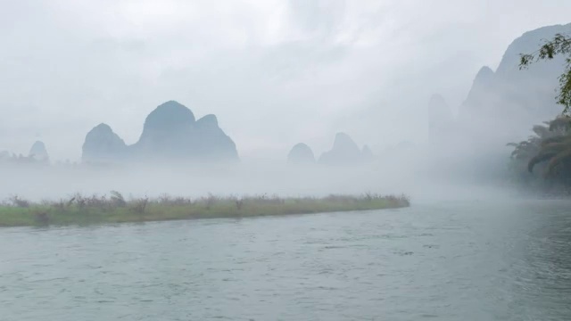 云雾缭绕的漓江仙境视频下载