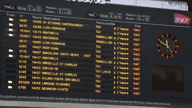 里昂火车站的列车时刻表视频下载