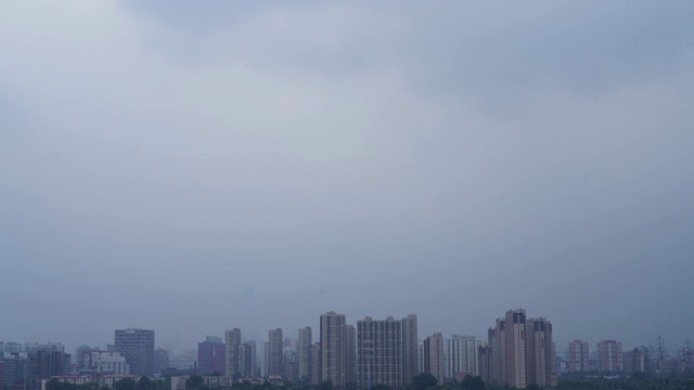 北京：夏日CBD地区雨后视频下载