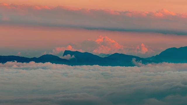黄昏时分的山体和云海，中国四川省峨眉山视频素材