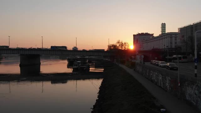 航拍奥地利林茨多瑙河日出4视频素材