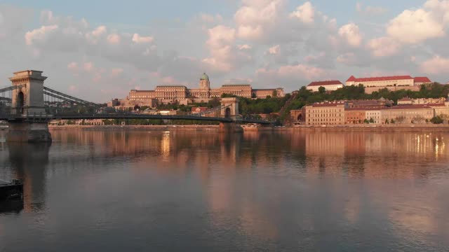 航拍匈牙利布达佩斯多瑙河日出1视频素材
