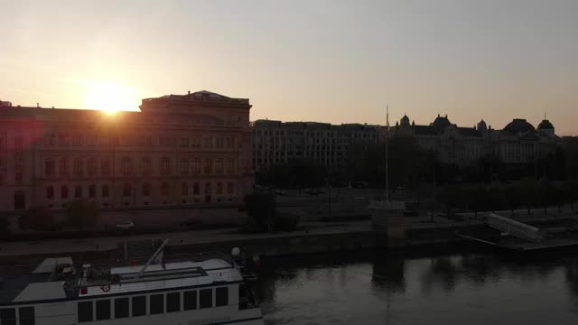 航拍匈牙利布达佩斯多瑙河日出5视频素材