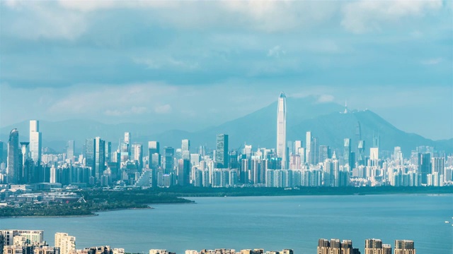 深圳湾公园海岸线与平安金融中心视频素材