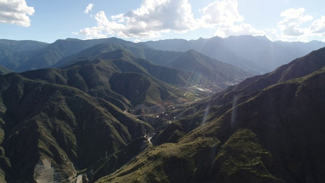航拍G214滇藏公路景观视频素材