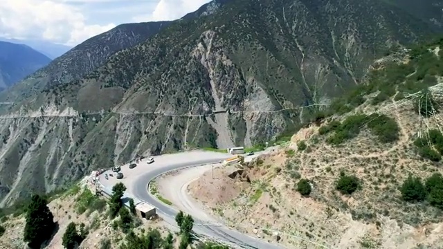 航拍G214滇藏公路景观视频素材