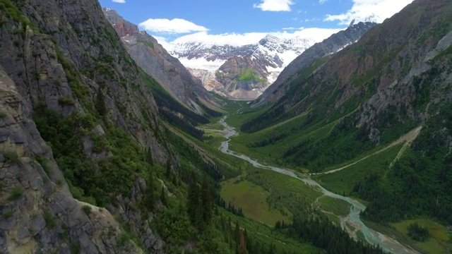 航拍西藏山谷冰川景观视频素材