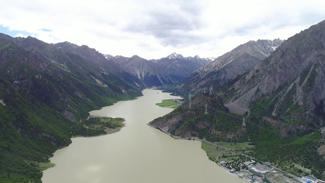 航拍西藏然乌湖风光视频素材
