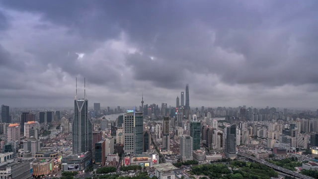 台风下的上海天际线视频素材