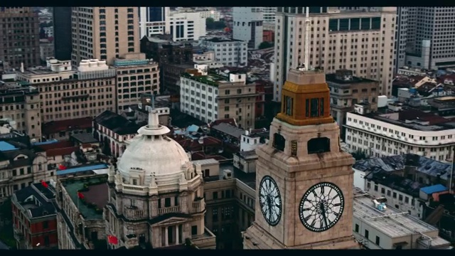 航拍上海外滩海关钟楼视频素材