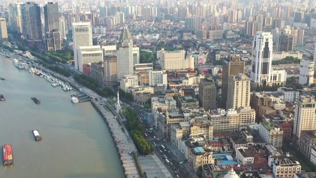 夕阳下航拍中国上海外滩视频素材