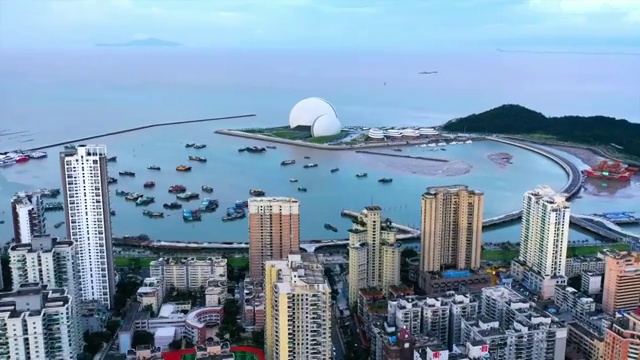 航拍城市中的贝壳视频素材