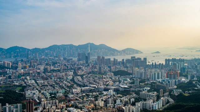 多云黄昏下的中国香港维多利亚港延时摄影视频素材