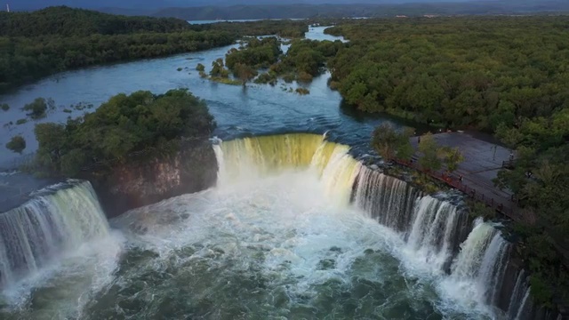 黑龙江牡丹江：世界地质公园镜泊湖吊水楼瀑布视频素材