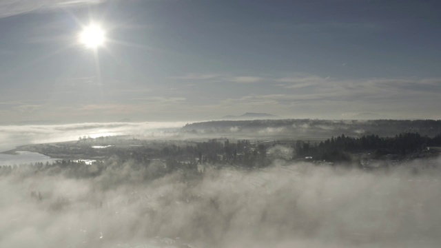 加拿大三角洲云蒸霞蔚的海岸线视频素材