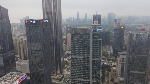 深圳金融中心穿越平安金融中心视频素材