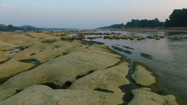 河床 巨石视频素材