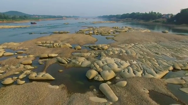 河床 巨石视频素材