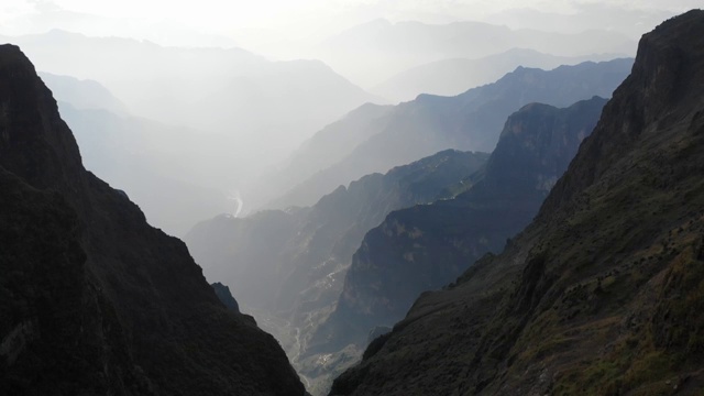 崇山峻岭，深壑的大峡谷 鸡公山大峡谷 昭通视频素材