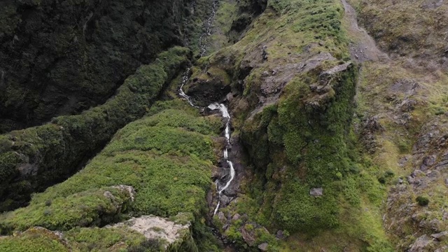 大山包 大山包黑颈鹤自然保护区 昭通 峡谷间的溪流，云南大山包视频素材
