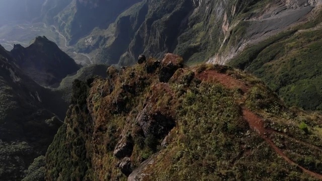 航拍大峡谷，崇山峻岭深沟险壑 鸡公山大峡谷 昭通视频素材
