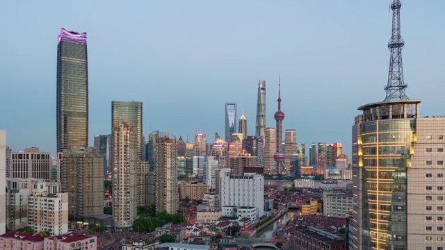 上海东方明珠电视塔延时摄影黄昏夜景视频素材