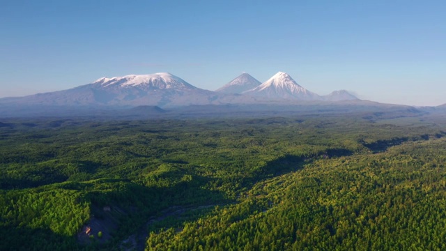 无人机航拍火山下的平原视频素材