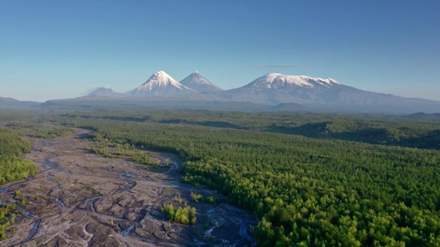 无人机航拍火山下的平原视频素材