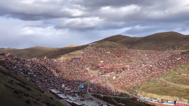甘孜藏族自治州喇荣五明佛学院日落延时视频视频下载