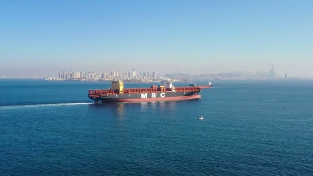 青岛港货轮出港视频素材