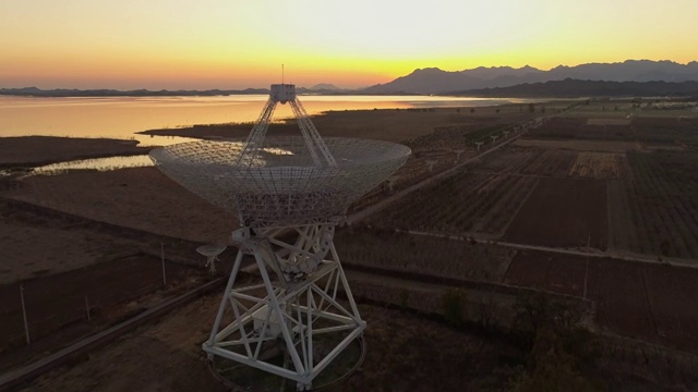 航拍北京密云国家天文台日落下的射电望远镜视频素材