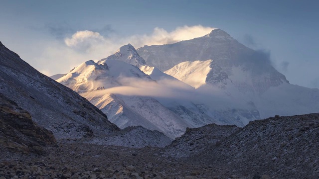 西藏日喀则定日县珠峰西坡大本营珠峰日出视频素材
