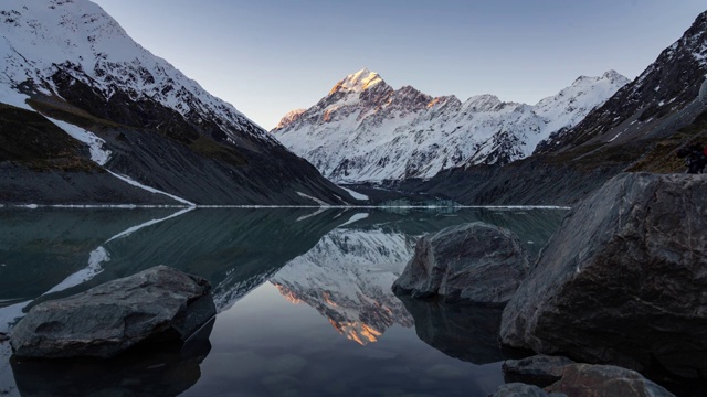 新西兰库克山冰川湖日落延时视频素材