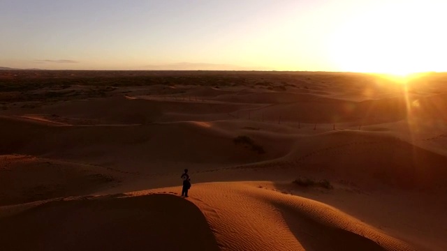 航拍腾格里沙漠日落4k视频视频素材