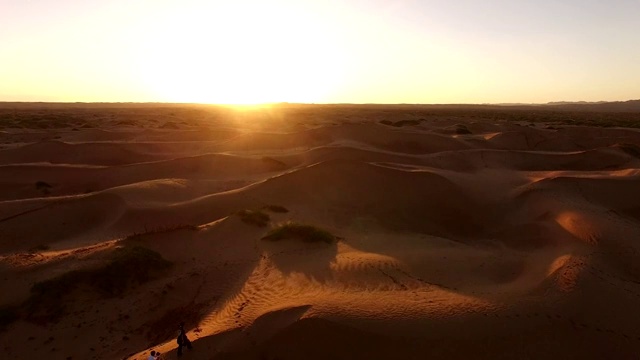 航拍腾格里沙漠日落4k视频视频素材