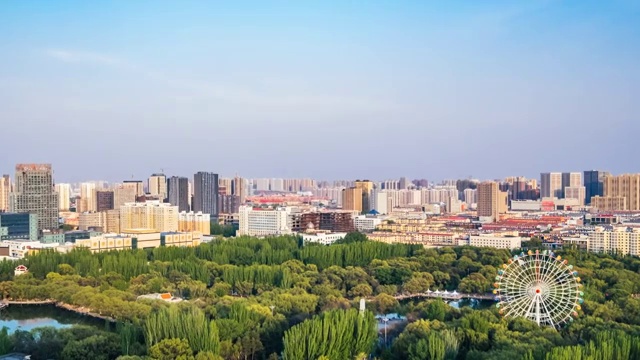 中国内蒙古呼和浩特青城公园摩天轮延时摄影视频素材