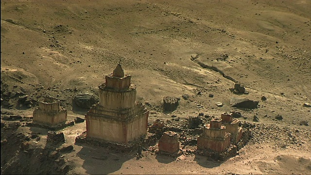 WS HA废弃的佛塔沙漠景观/ Dakmar, Mustang，尼泊尔视频下载