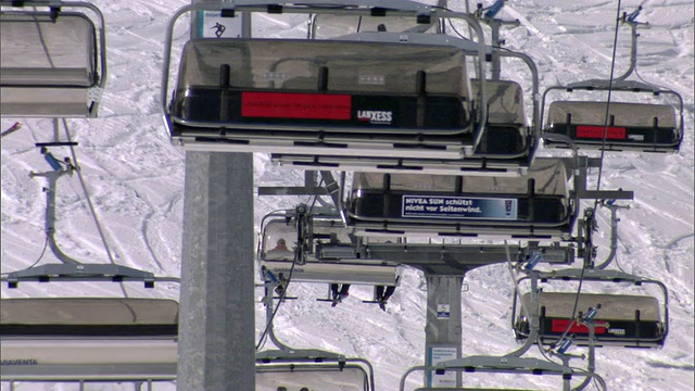 MS View of滑雪缆车/达沃斯，Graubünden，瑞士视频素材