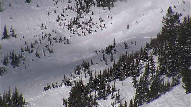 美国蒙大拿州，波兹曼，雪崩爆发的景象视频素材