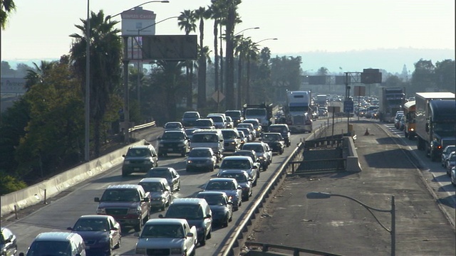 WS HA PAN多车道高速公路/美国加州洛杉矶交通拥堵视频素材