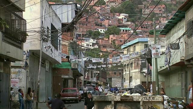 委内瑞拉，米兰达，佩塔雷/加拉加斯，山坡上密集的住宅视频素材